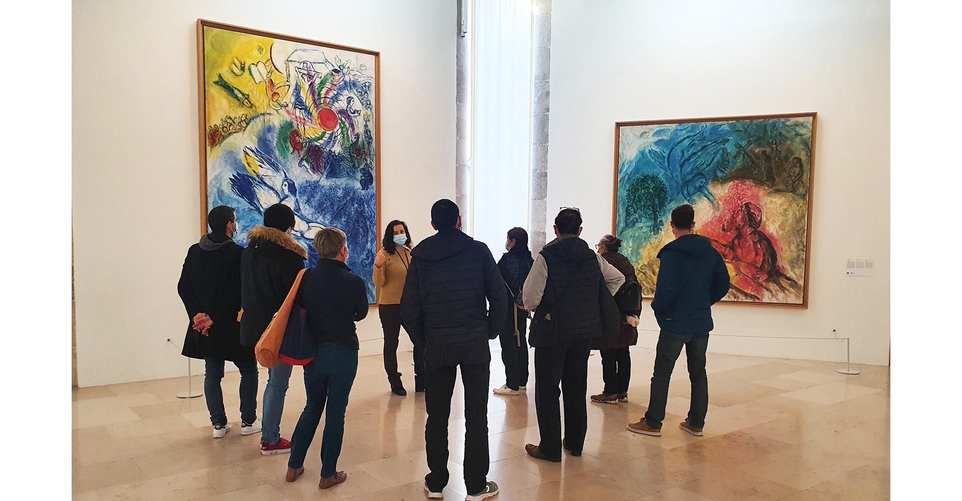 Visite commentée adultes, salle du Message Biblique, musée national Marc Chagall, Nice (c) Photo : DR (c) ADAGP, Paris, 2022