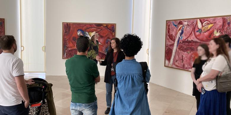 visite guidée adultes, musée Chagall, Claudia, salle Cantique des Cantiques, musée Chagall, 2023