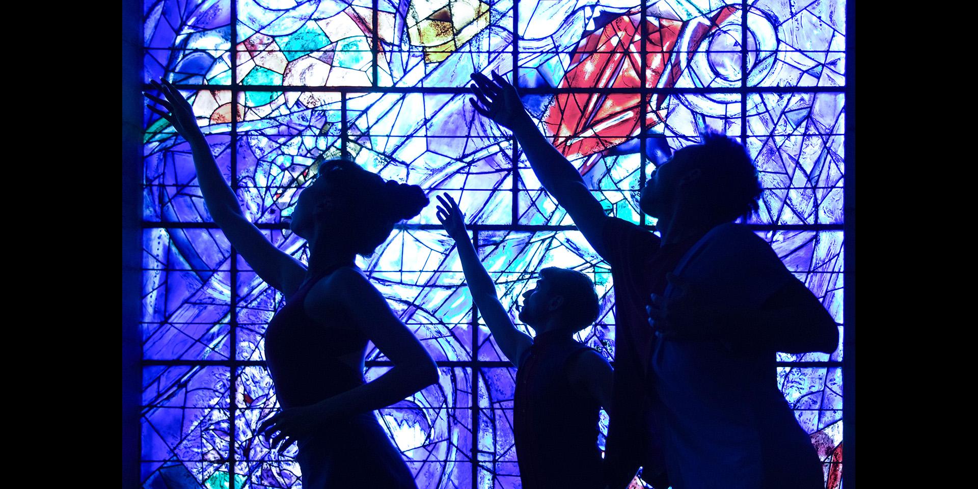 Danse, pas croisés , Ballets de Monte-Carlo, vitraux, Marc Chagall, Création du monde. Photo (c) Patrick Massabo (c) Adagp, Paris, 2023