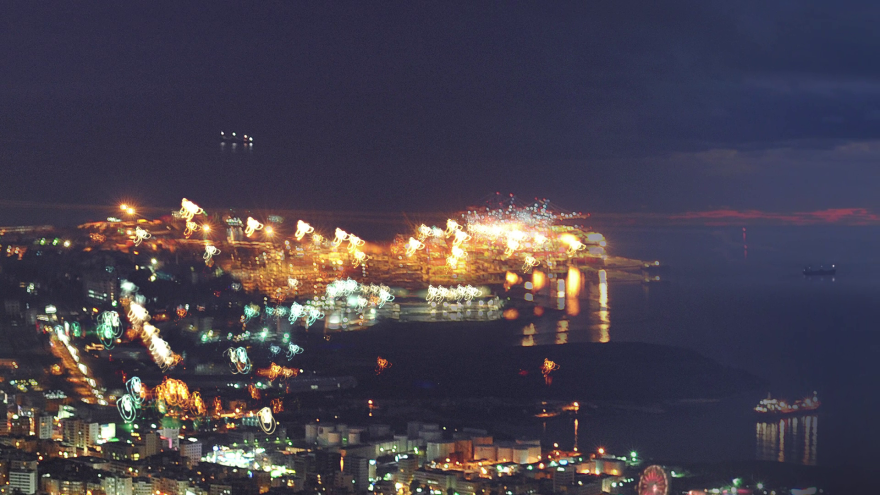 Joana Hadjithomas & Khalil Joreige, En attendant les Barbares, 2013. Vidéo HD, couleur, son, durée 4 min 30 s. Coproduit par Onassis Cultural Centre for the Visual Dialogues. © Joana Hadjithomas & Khalil Joreige. Galerie In Situ — fabienne leclerc