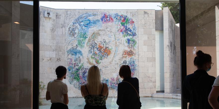 Marc Chagall, mosaïque "Le Prophète Elie", musée national Marc Chagall, Nice. Photo : (c) G. Ehrentrant (c) Adagp, Paris, 2022