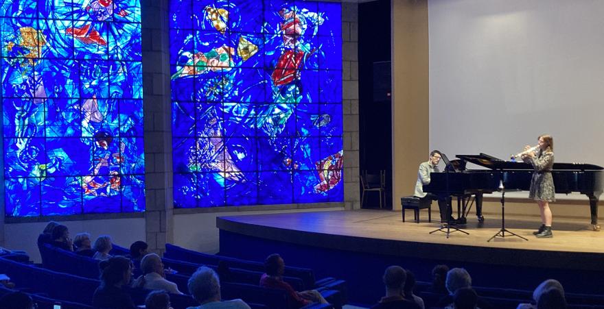 carte blanche, élève, conservatoire de Nice, auditorium musée Chagall, vitraux La Création du monde. Photo (c) DR . (c) Adagp, Paris, 2022