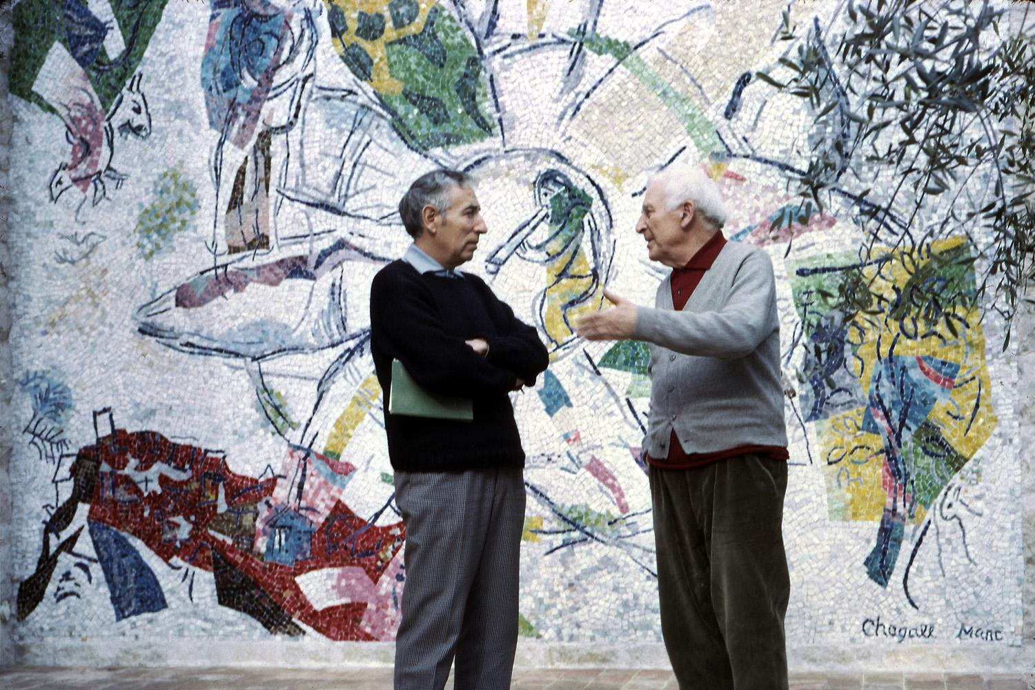 chagall devant une mosaique
