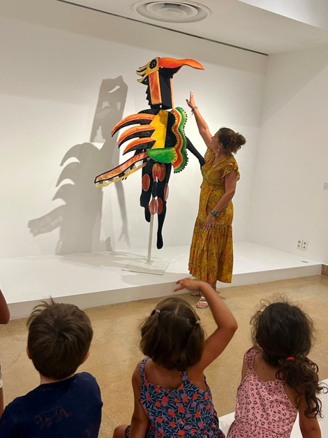 Photo d'un atelier créatif dans le cadre de l'exposition Léger et La Création du Monde
