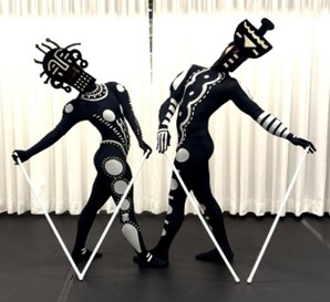 Visuel montrant les danseurs de flux laboratory en costumes pour la recréation de La Création du monde