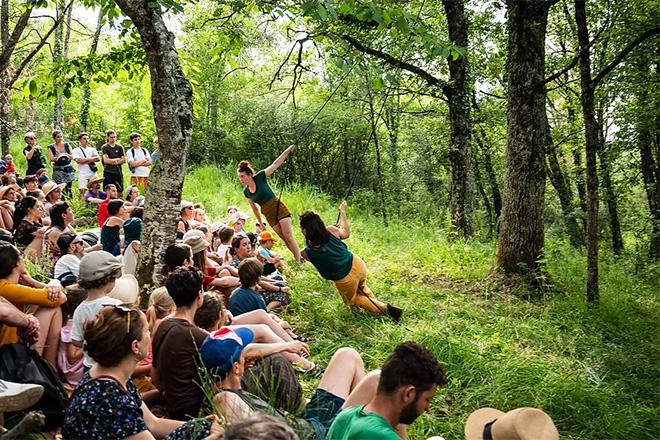 Cirque, Les Canardes boiteuses, spectacle, A trois on y va. Photo (c) DR, 2025