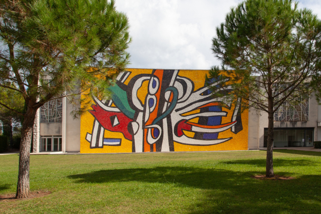 Vue de la façade extérieure du musée Fernand Léger