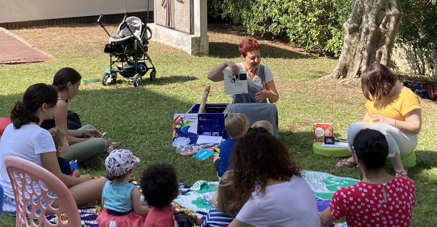 seance bébés lecteurs, jardin, musée Fernand Léger, Biot. Photo : (c) DR
