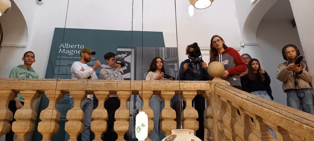 Group of students filming the museum as part of the Culture et numérique project