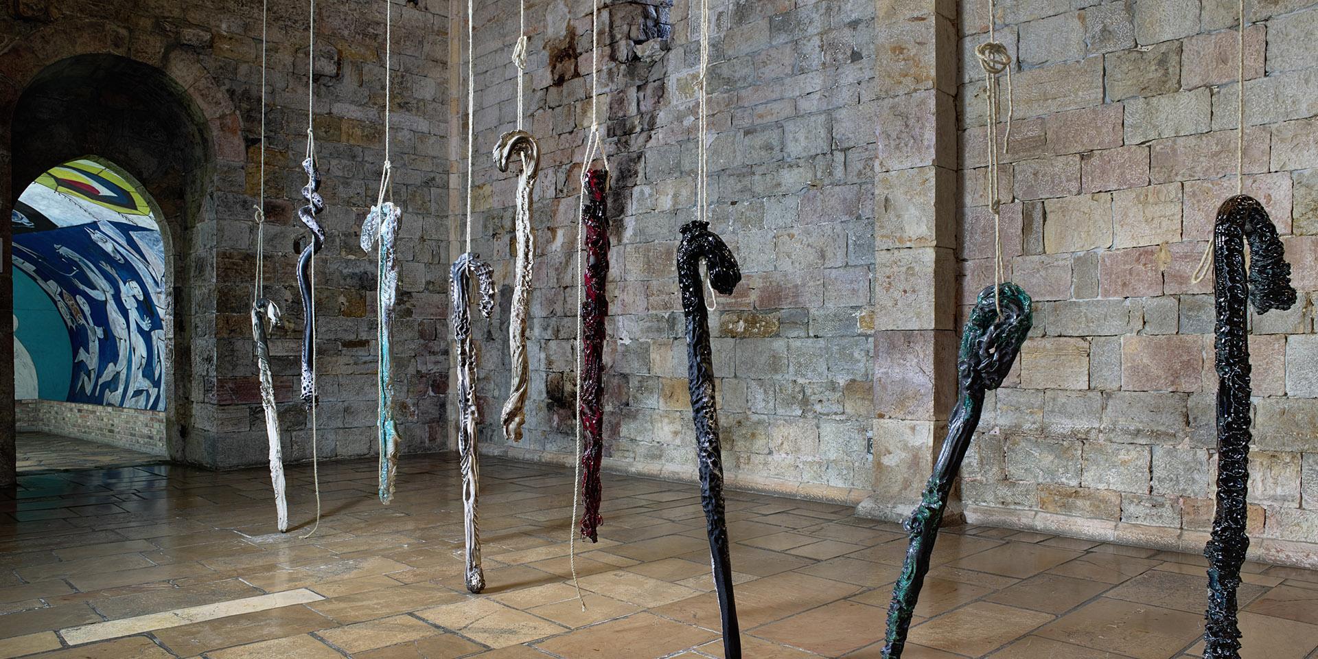 Myriam Mihindou, "Transmissions", installation, 2018. Vallauris, musée national Pablo Picasso, La Guerre et la Paix (c) ADAGP, Paris (c) Succession Picasso, 2021.